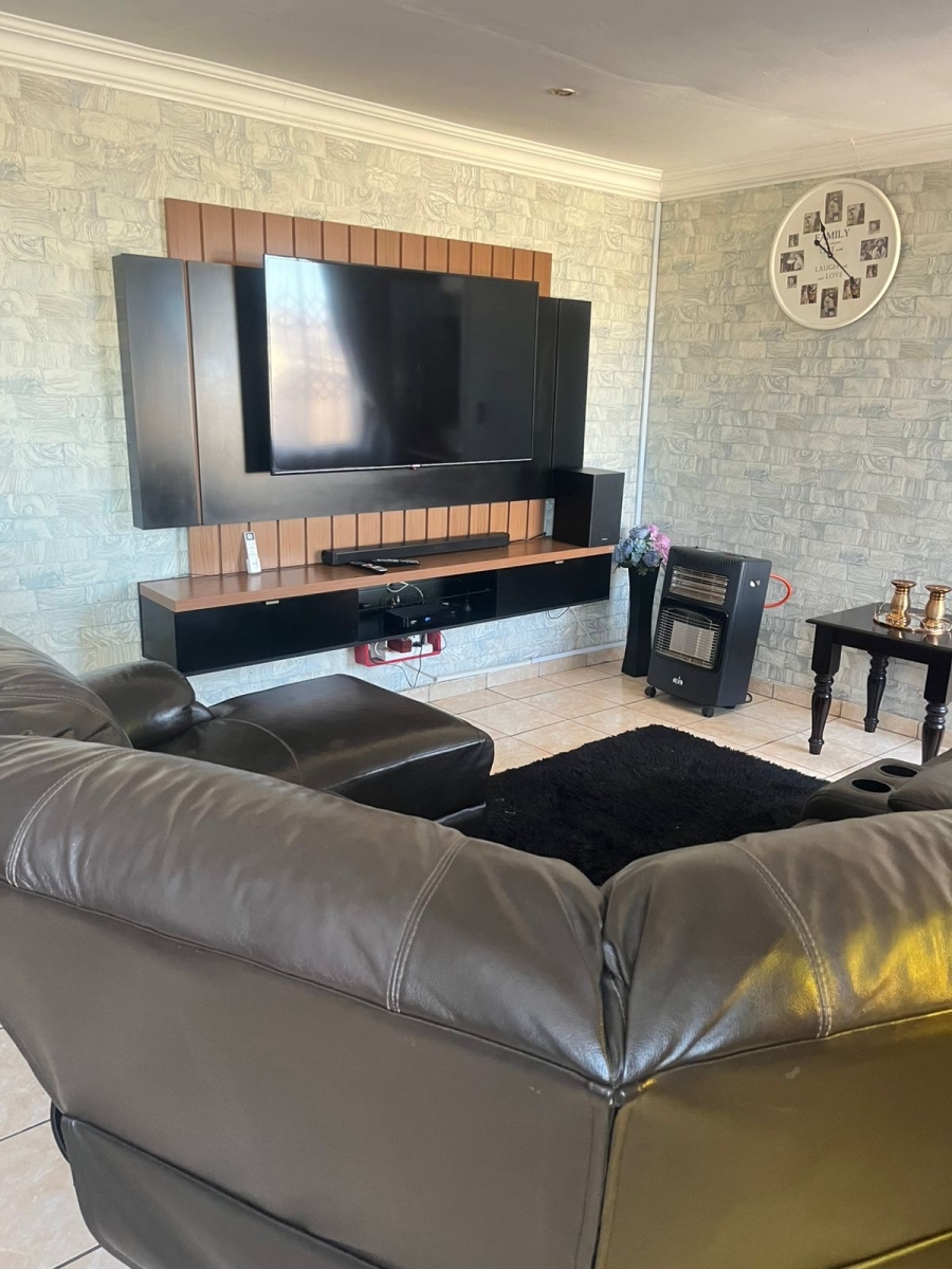To Let 3 Bedroom Property for Rent in Ebony Park Gauteng