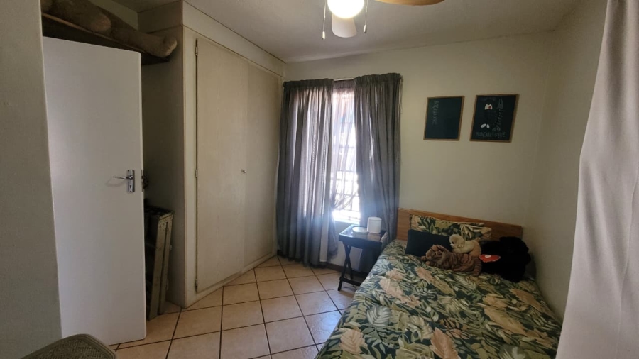 2 Bedroom Property for Sale in Die Hoewes Gauteng