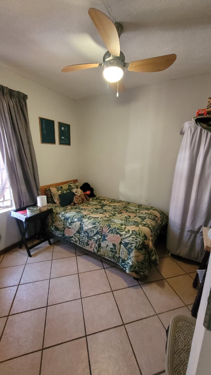 2 Bedroom Property for Sale in Die Hoewes Gauteng