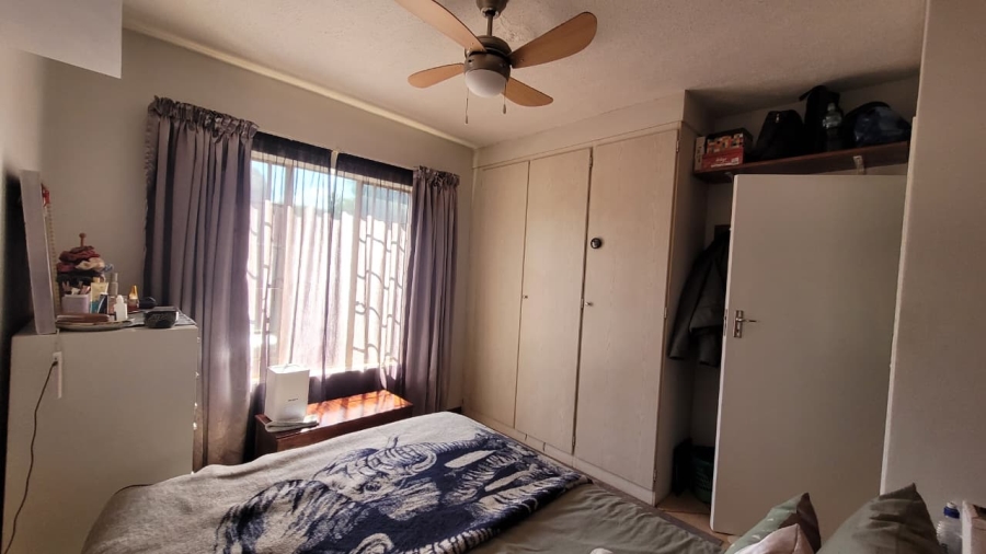 2 Bedroom Property for Sale in Die Hoewes Gauteng
