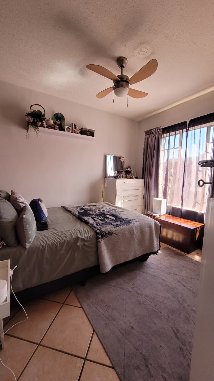 2 Bedroom Property for Sale in Die Hoewes Gauteng