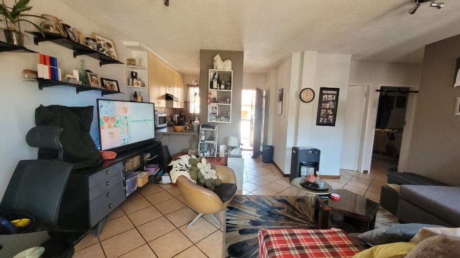 2 Bedroom Property for Sale in Die Hoewes Gauteng