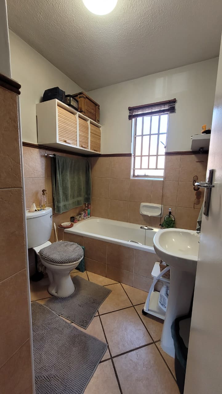 2 Bedroom Property for Sale in Die Hoewes Gauteng