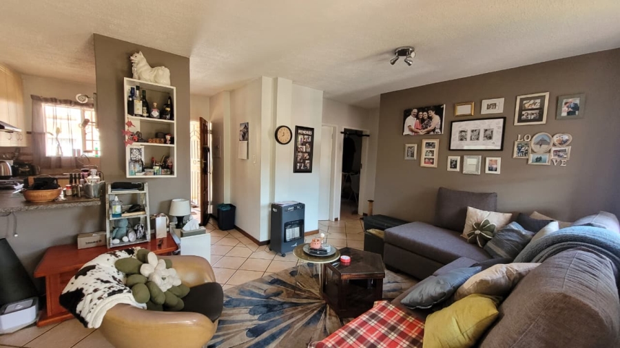 2 Bedroom Property for Sale in Die Hoewes Gauteng
