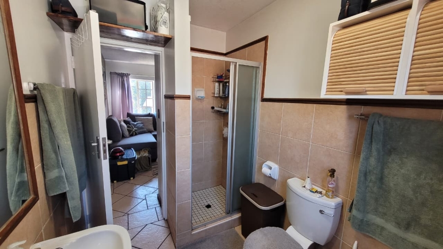 2 Bedroom Property for Sale in Die Hoewes Gauteng