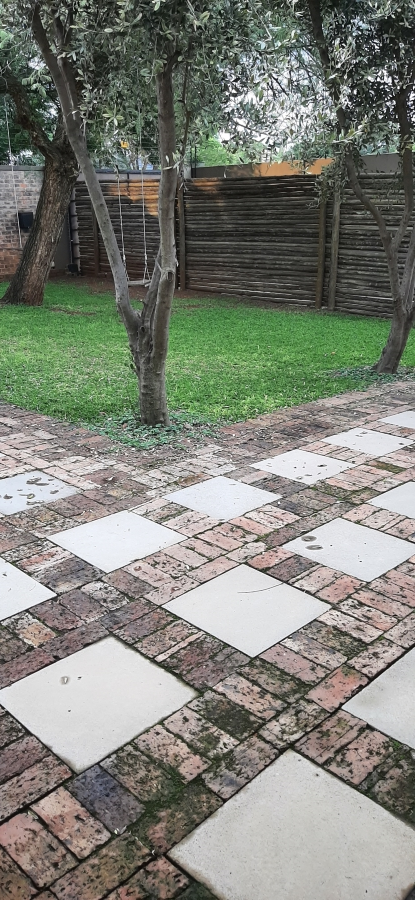 To Let 3 Bedroom Property for Rent in Linden Gauteng