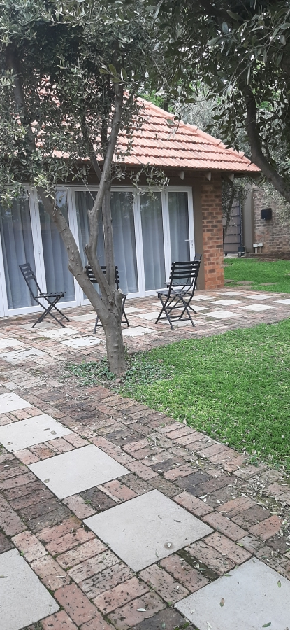 To Let 3 Bedroom Property for Rent in Linden Gauteng