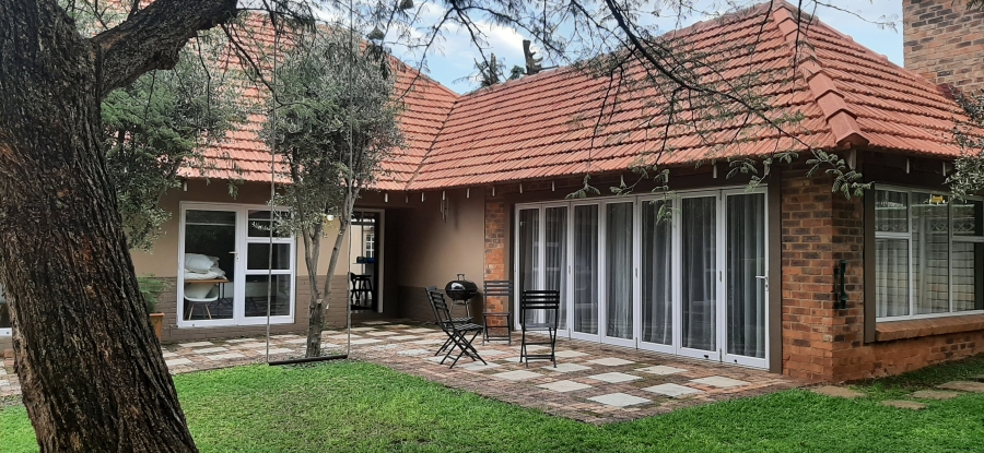 To Let 3 Bedroom Property for Rent in Linden Gauteng