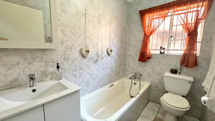 3 Bedroom Property for Sale in Elarduspark Ext 3 Gauteng