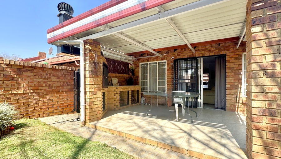 3 Bedroom Property for Sale in Elarduspark Ext 3 Gauteng