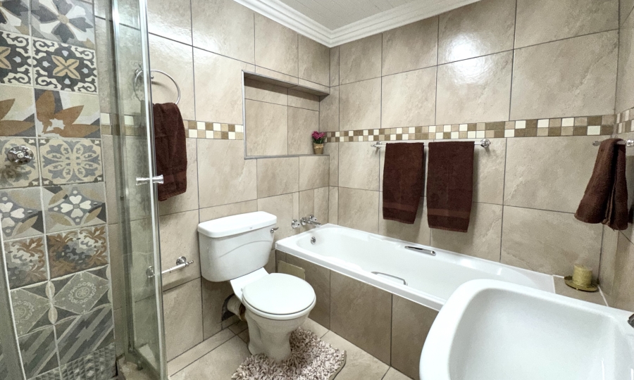 3 Bedroom Property for Sale in Elarduspark Ext 3 Gauteng