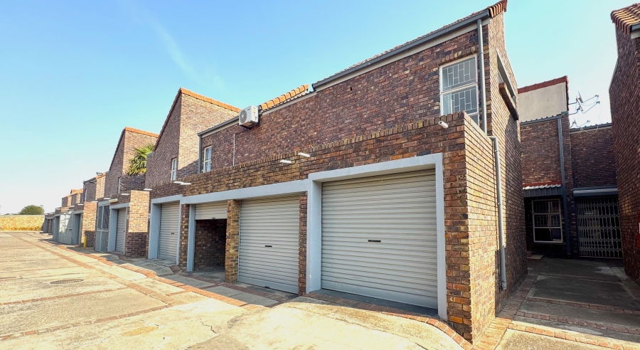 3 Bedroom Property for Sale in Elarduspark Ext 3 Gauteng