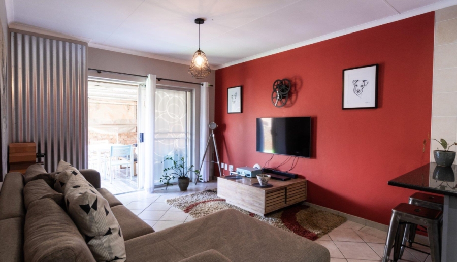 2 Bedroom Property for Sale in Rooihuiskraal North Gauteng