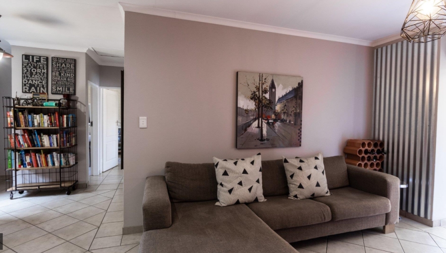 2 Bedroom Property for Sale in Rooihuiskraal North Gauteng