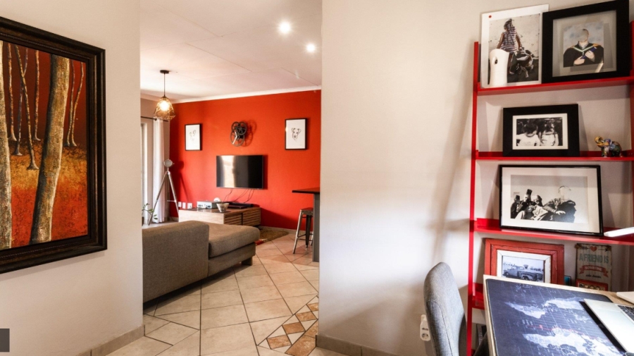 2 Bedroom Property for Sale in Rooihuiskraal North Gauteng
