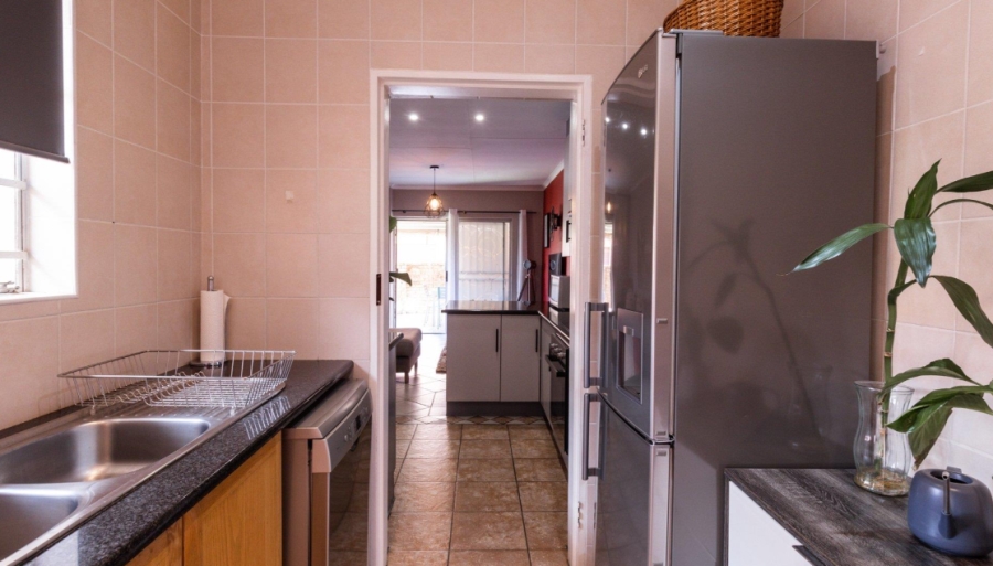 2 Bedroom Property for Sale in Rooihuiskraal North Gauteng