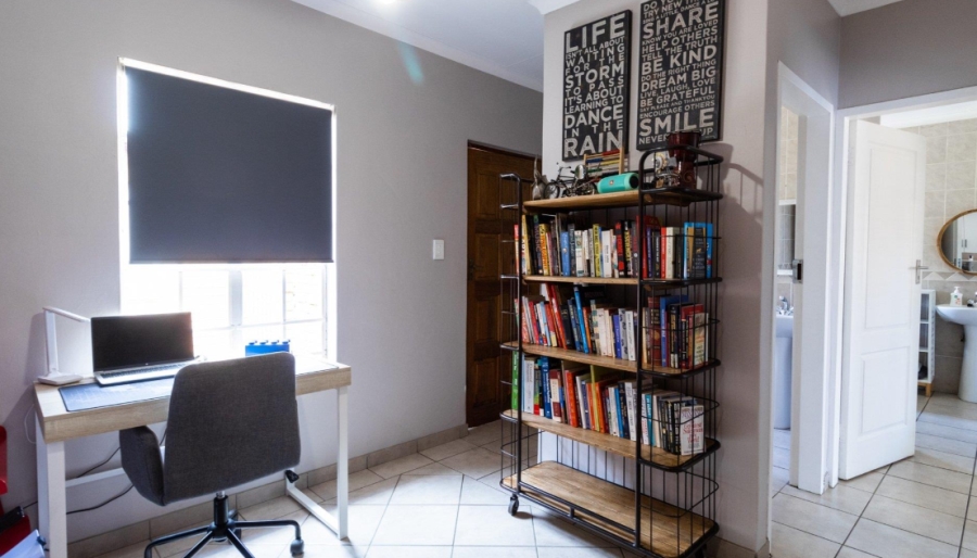 2 Bedroom Property for Sale in Rooihuiskraal North Gauteng