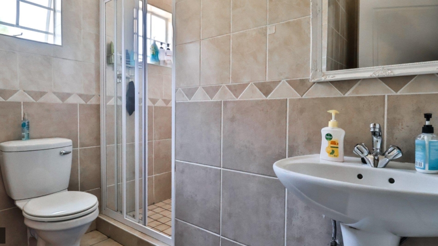 2 Bedroom Property for Sale in Rooihuiskraal North Gauteng