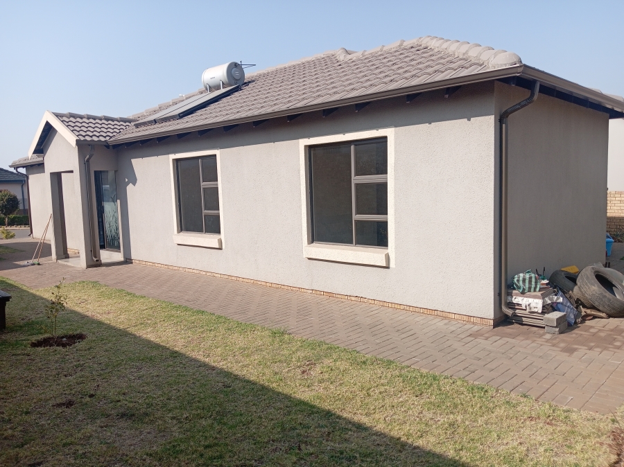 To Let 3 Bedroom Property for Rent in Clayville Gauteng