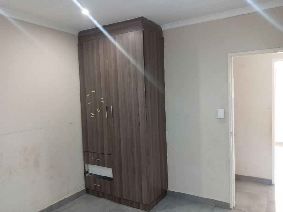 To Let 3 Bedroom Property for Rent in Clayville Gauteng