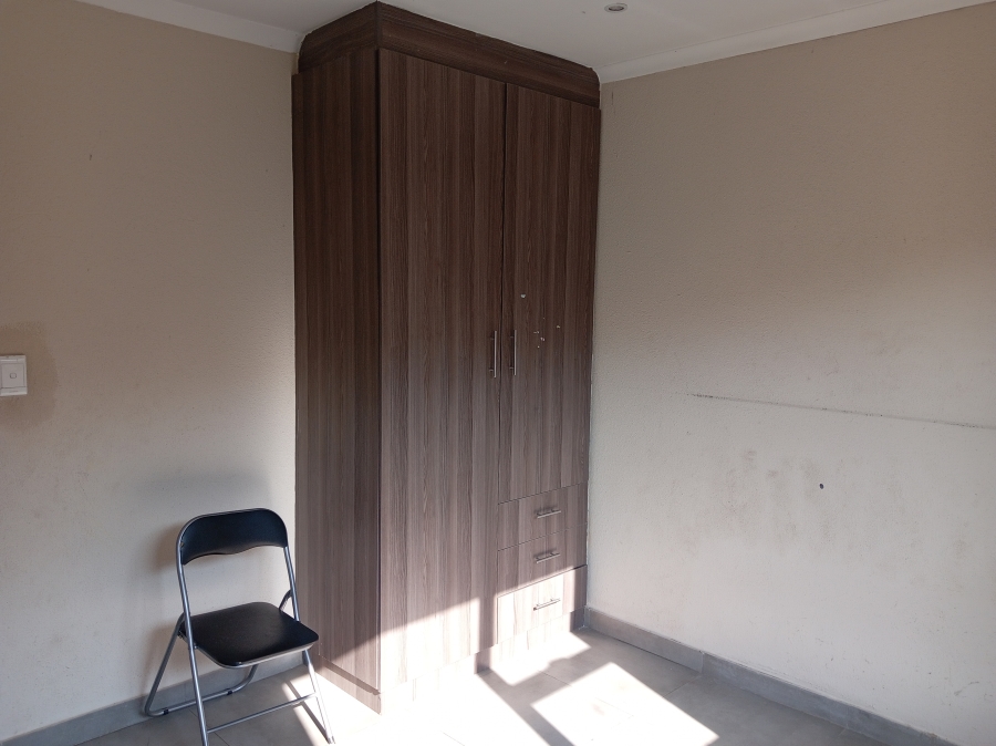 To Let 3 Bedroom Property for Rent in Clayville Gauteng