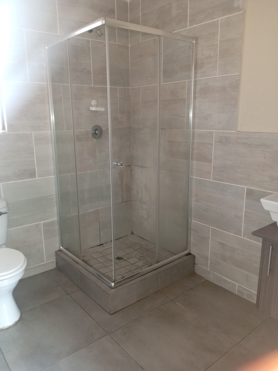 To Let 3 Bedroom Property for Rent in Clayville Gauteng