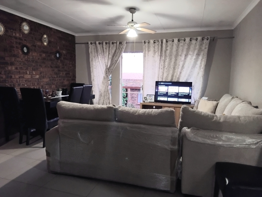 2 Bedroom Property for Sale in Zwartkop Gauteng