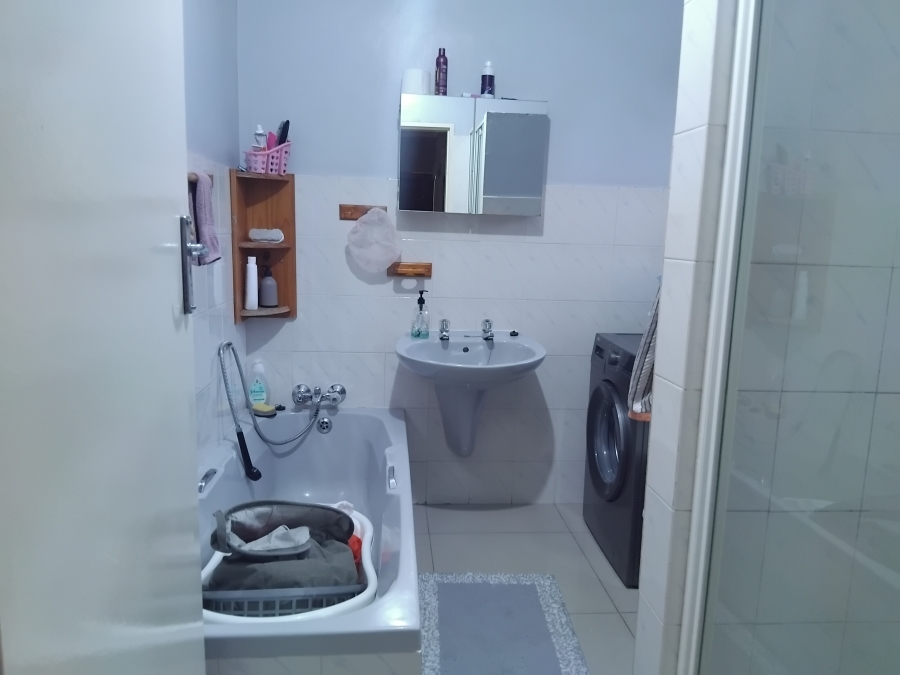 2 Bedroom Property for Sale in Zwartkop Gauteng