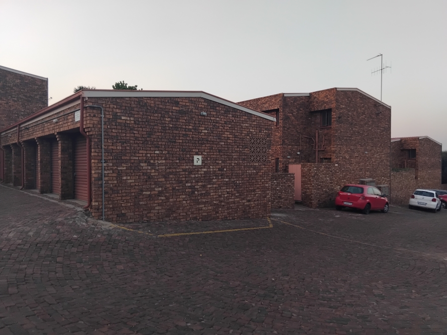 2 Bedroom Property for Sale in Zwartkop Gauteng