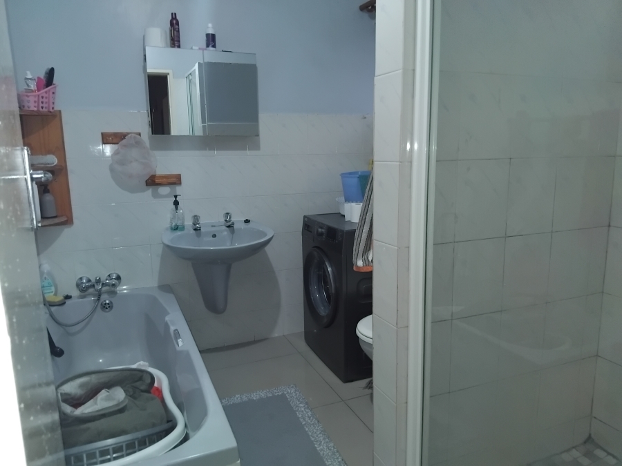 2 Bedroom Property for Sale in Zwartkop Gauteng
