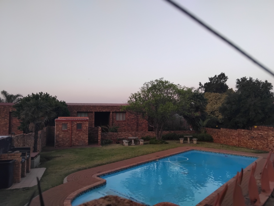 2 Bedroom Property for Sale in Zwartkop Gauteng
