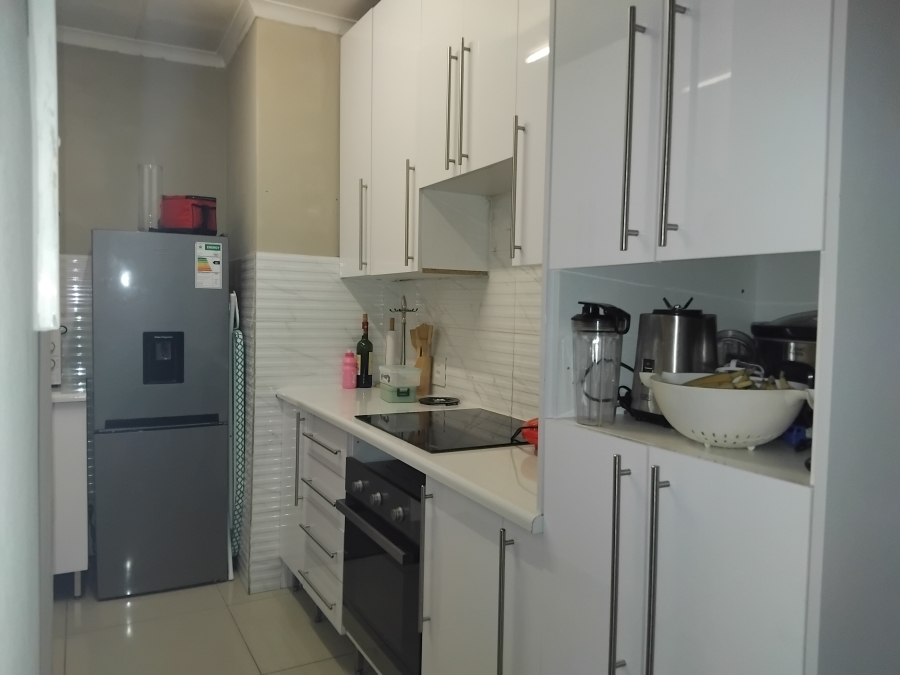 2 Bedroom Property for Sale in Zwartkop Gauteng