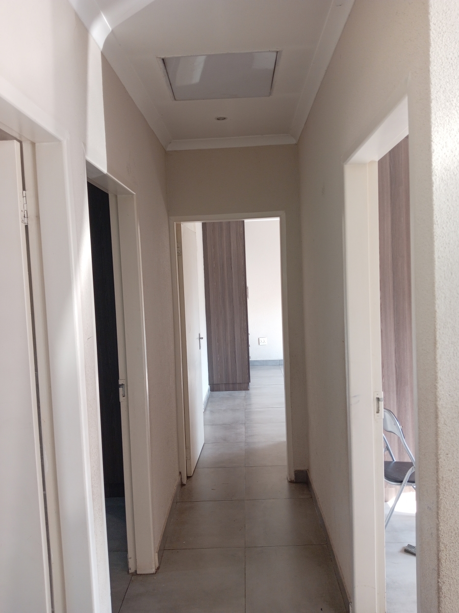 3 Bedroom Property for Sale in Clayville Gauteng