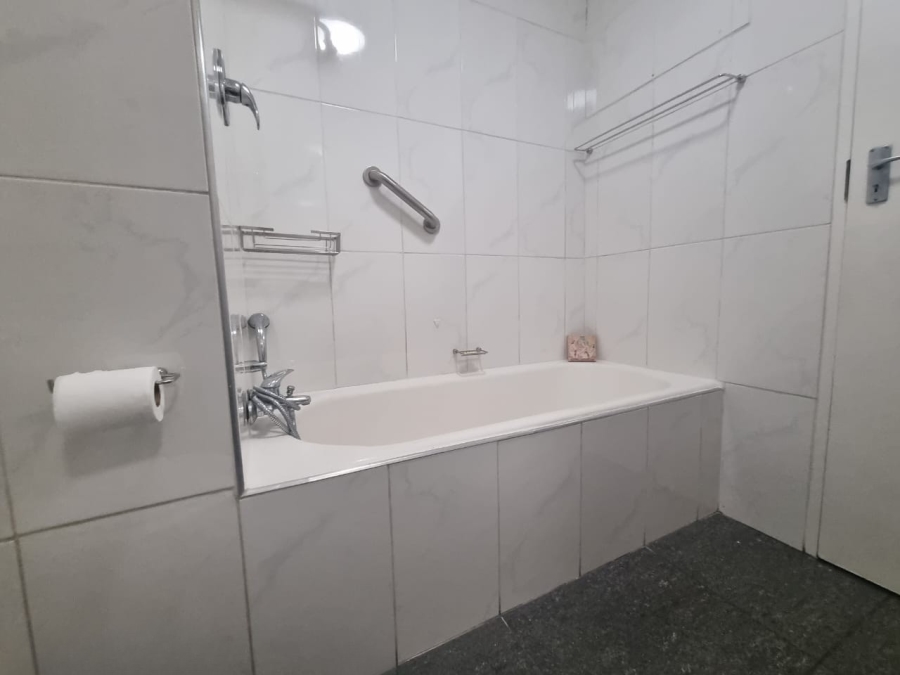1 Bedroom Property for Sale in Bedford Gardens Gauteng