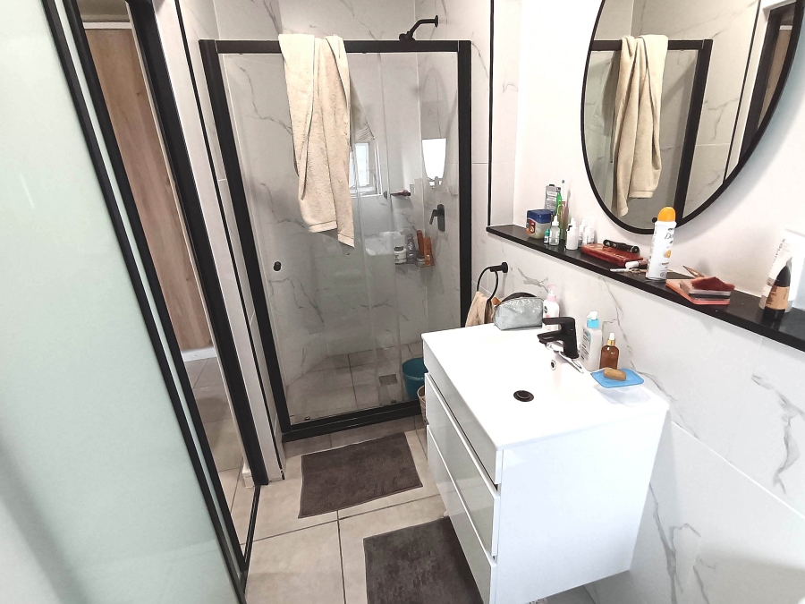 To Let 2 Bedroom Property for Rent in Waterfall Gauteng