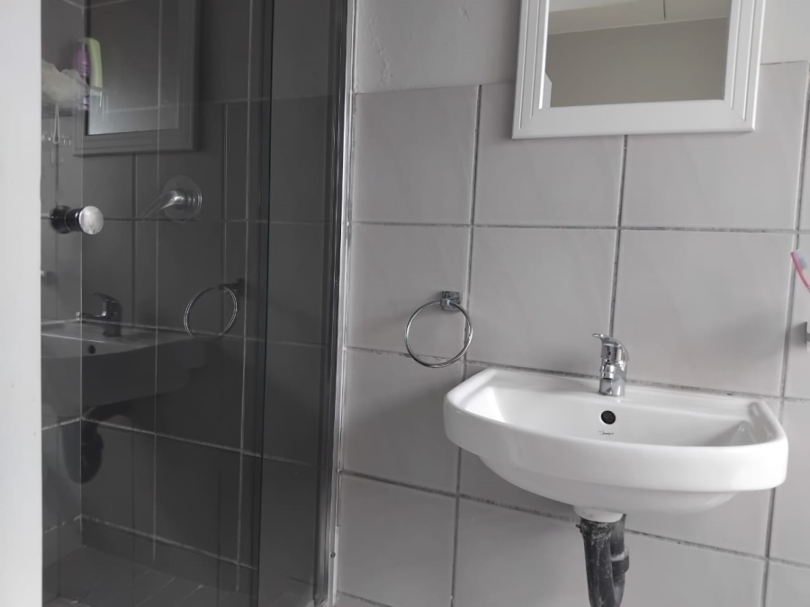 1 Bedroom Property for Sale in Die Hoewes Gauteng