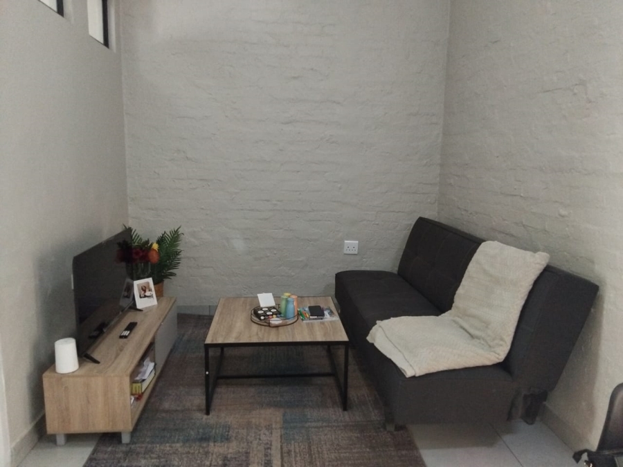1 Bedroom Property for Sale in Die Hoewes Gauteng
