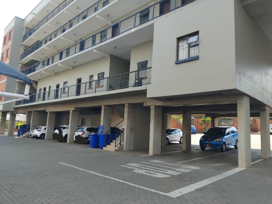 1 Bedroom Property for Sale in Die Hoewes Gauteng