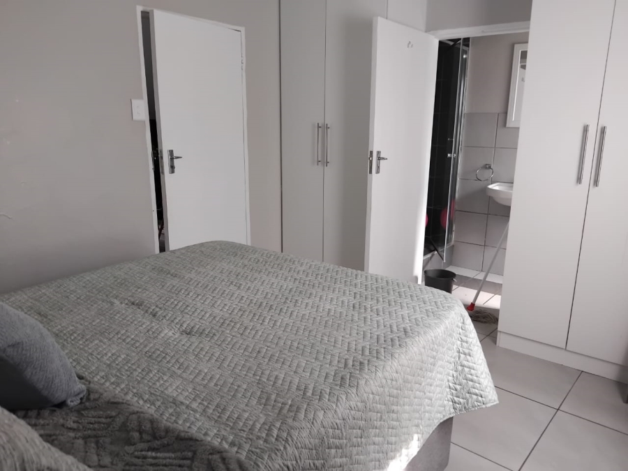 1 Bedroom Property for Sale in Die Hoewes Gauteng
