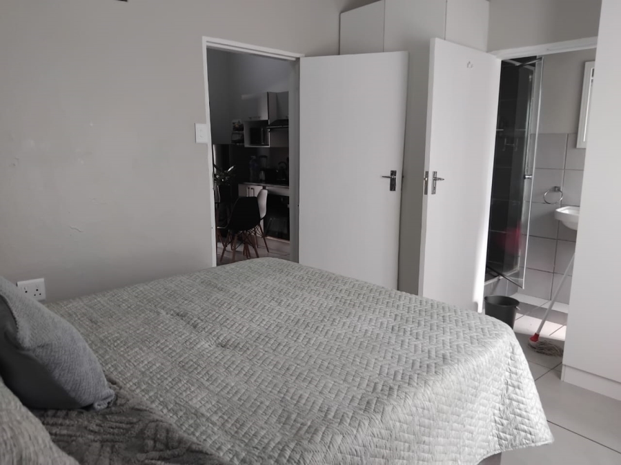 1 Bedroom Property for Sale in Die Hoewes Gauteng