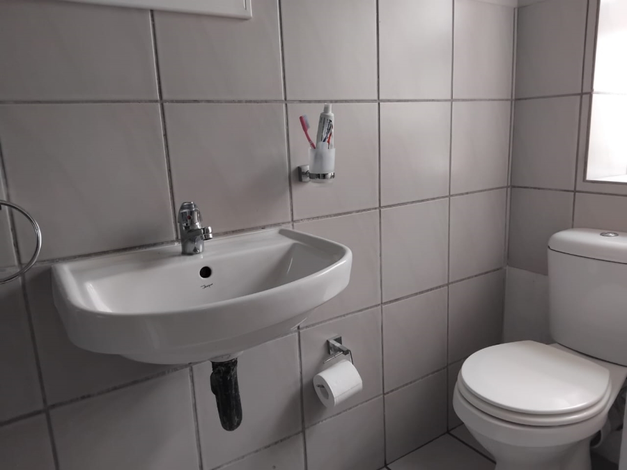 1 Bedroom Property for Sale in Die Hoewes Gauteng