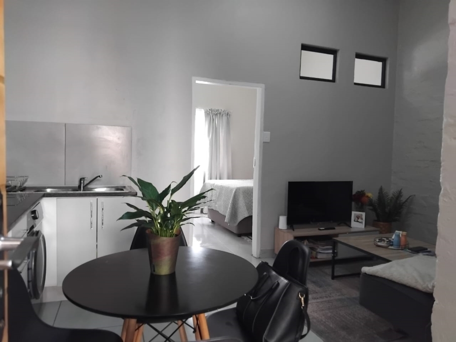1 Bedroom Property for Sale in Die Hoewes Gauteng