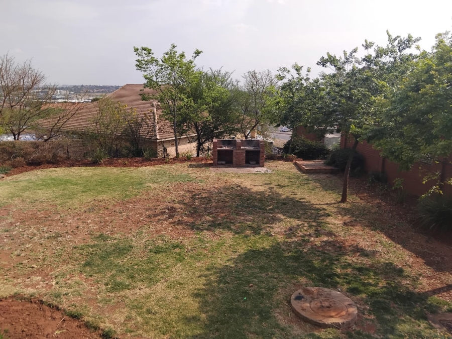 1 Bedroom Property for Sale in Die Hoewes Gauteng