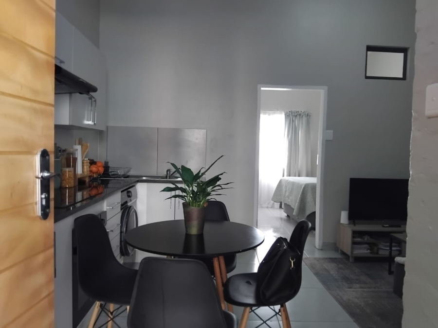 1 Bedroom Property for Sale in Die Hoewes Gauteng