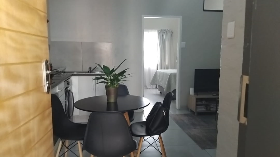 1 Bedroom Property for Sale in Die Hoewes Gauteng