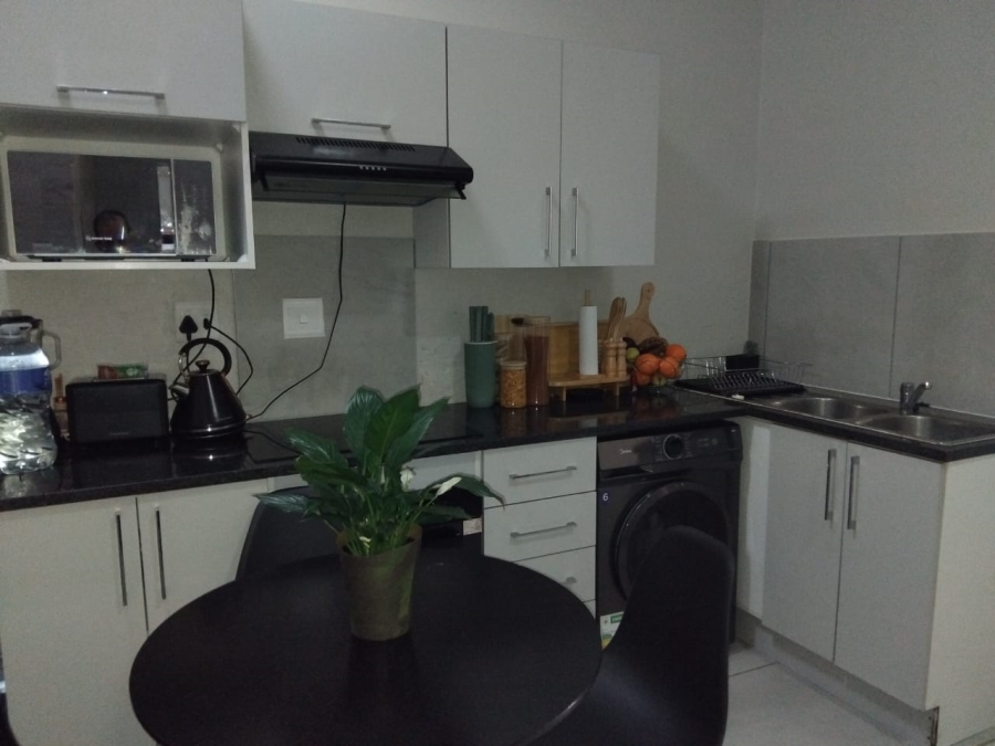 1 Bedroom Property for Sale in Die Hoewes Gauteng