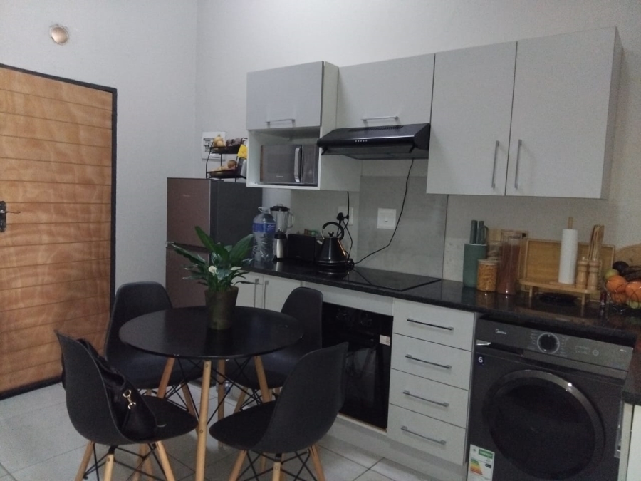 1 Bedroom Property for Sale in Die Hoewes Gauteng