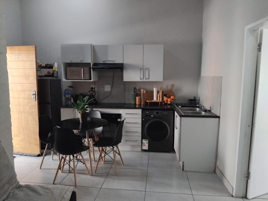 1 Bedroom Property for Sale in Die Hoewes Gauteng