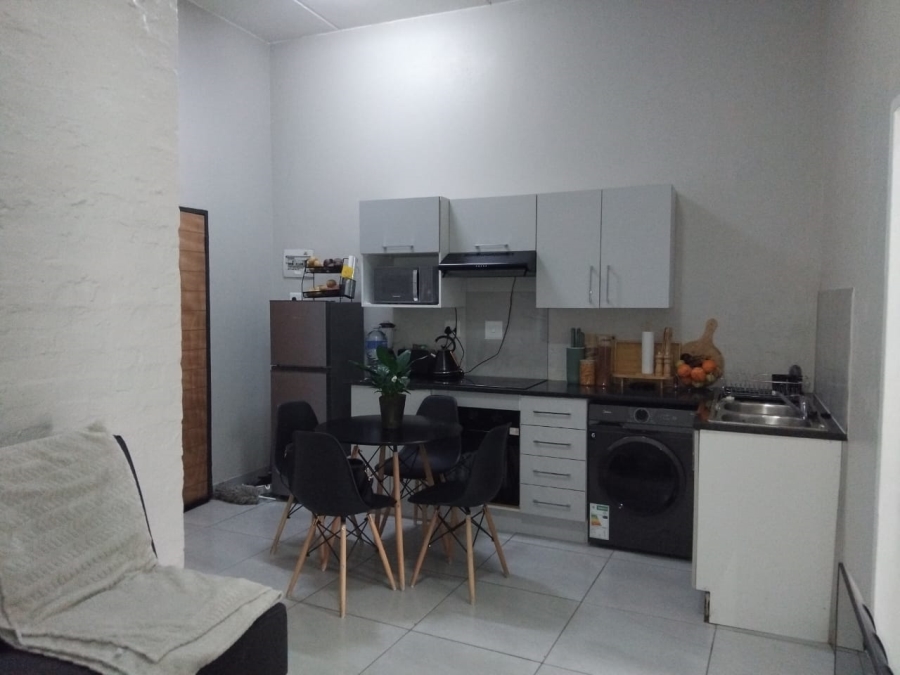 1 Bedroom Property for Sale in Die Hoewes Gauteng