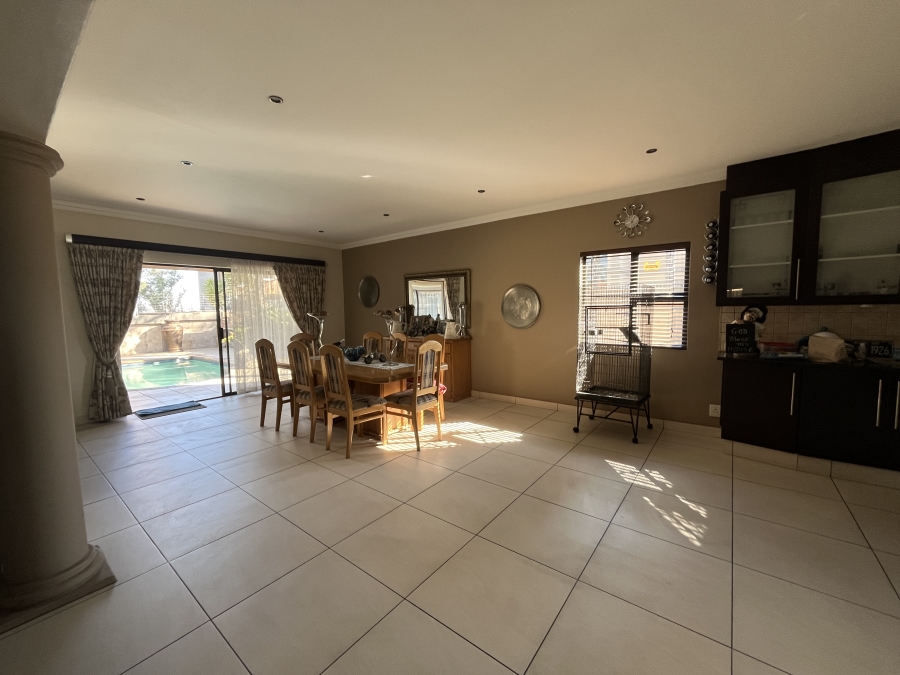 3 Bedroom Property for Sale in Sonneveld Gauteng